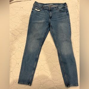 Old Navy Mid Rise Super Skinny